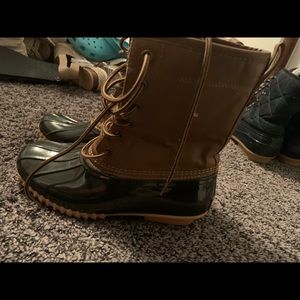 Duck boots